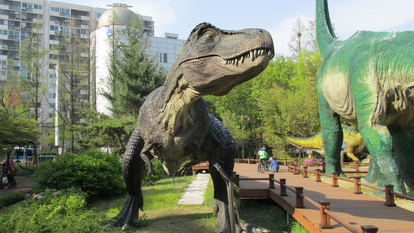 Canon PowerShot SX170 IS sample photo. Dinosaurs, despicable, monster photography