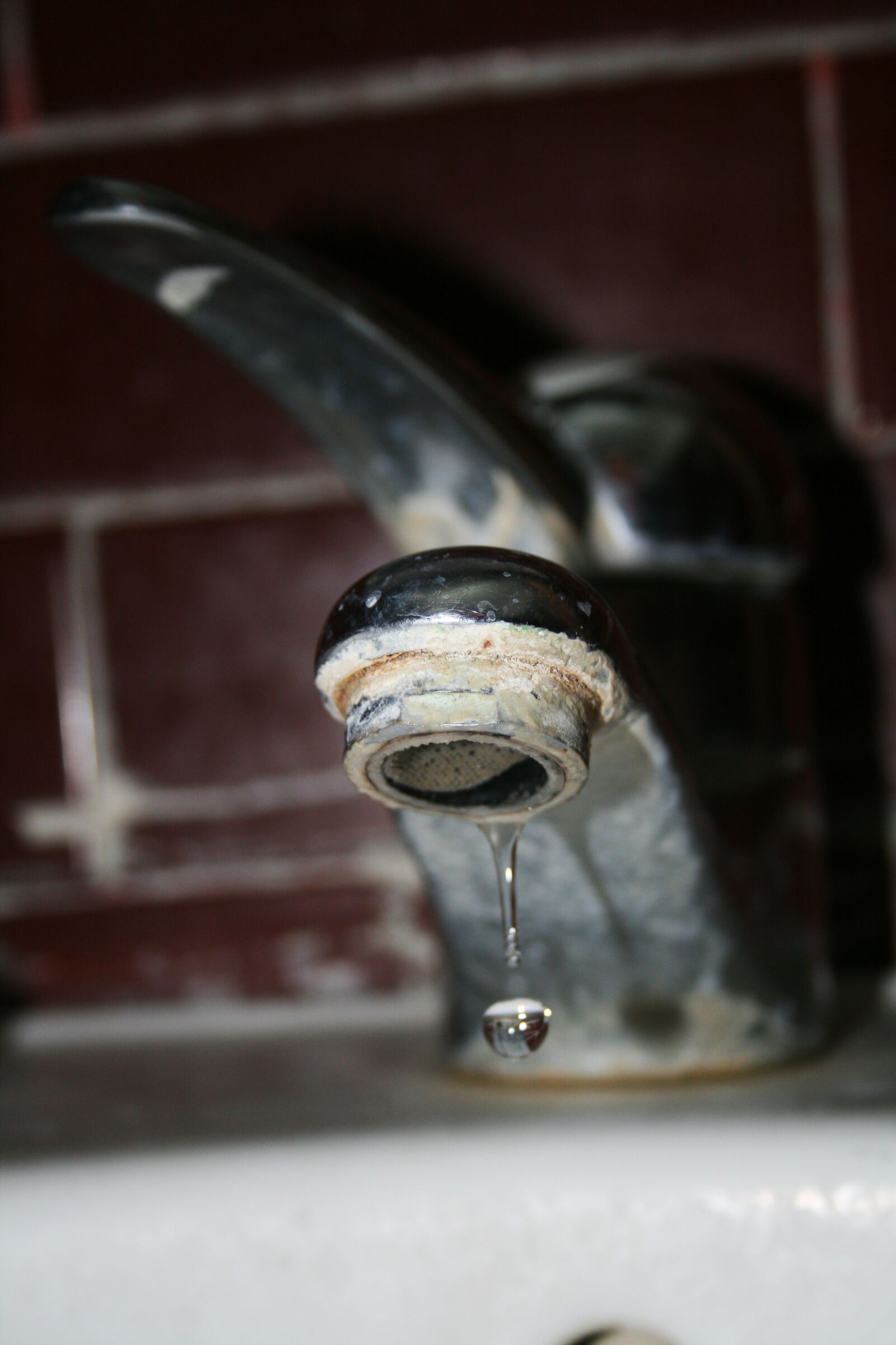 Canon EOS 400D (EOS Digital Rebel XTi / EOS Kiss Digital X) sample photo. Faucet, drip, water photography