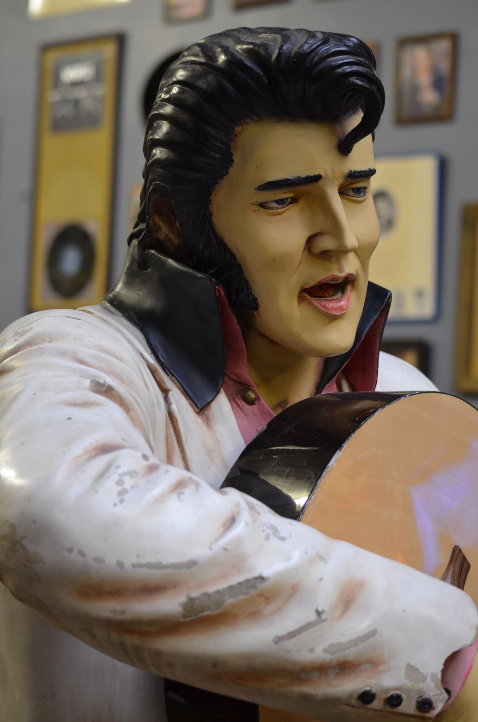 Nikon D5100 sample photo. Elvis, wooden, carving photography