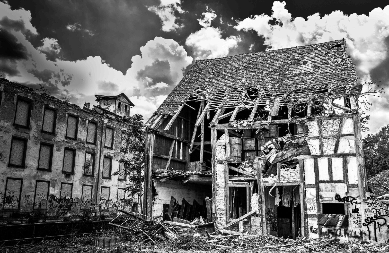 Canon EOS 550D (EOS Rebel T2i / EOS Kiss X4) sample photo. Break up, crash, demolition photography