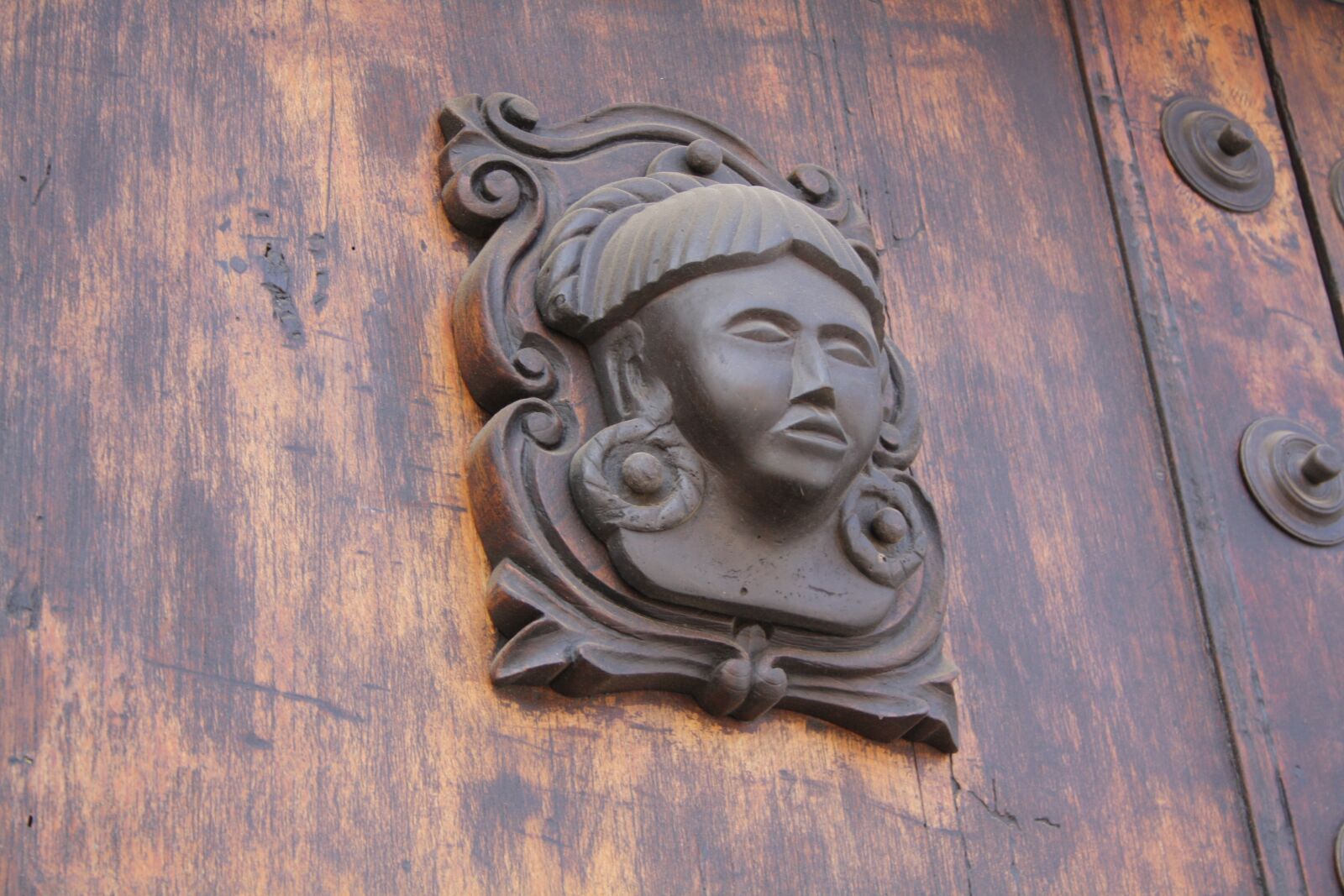 Canon EOS 1000D (EOS Digital Rebel XS / EOS Kiss F) sample photo. Door, wood, old photography