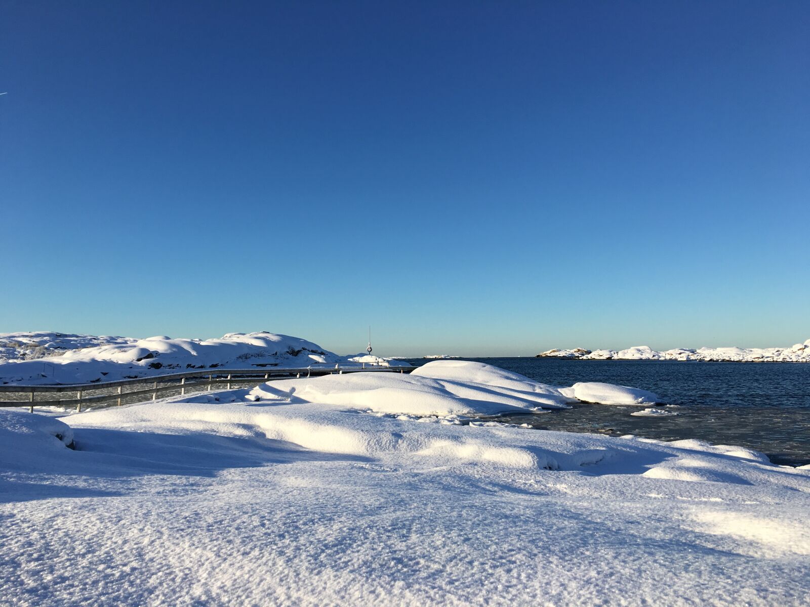 Apple iPhone 6s sample photo. Winter, snow, sea photography