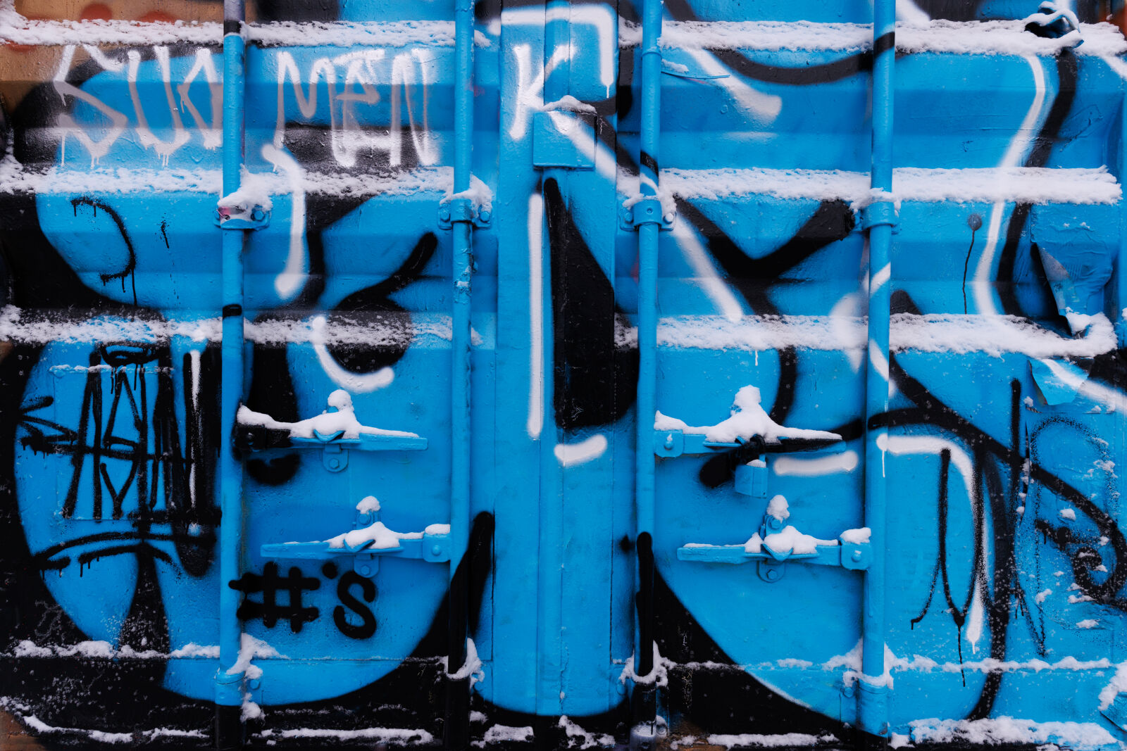 Canon EOS R7 sample photo. Graffiti container 12mm photography