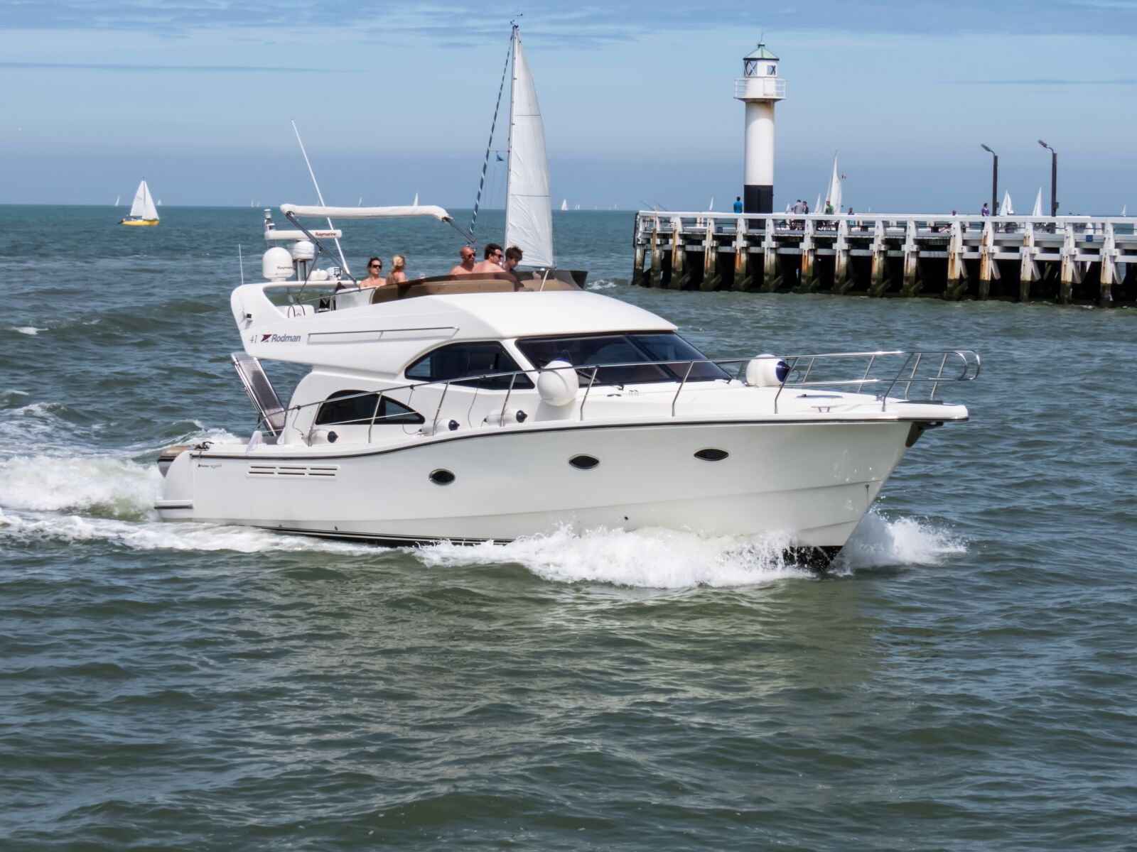 Canon PowerShot SX60 HS sample photo. Marina, speed boat, nieuwpoort photography