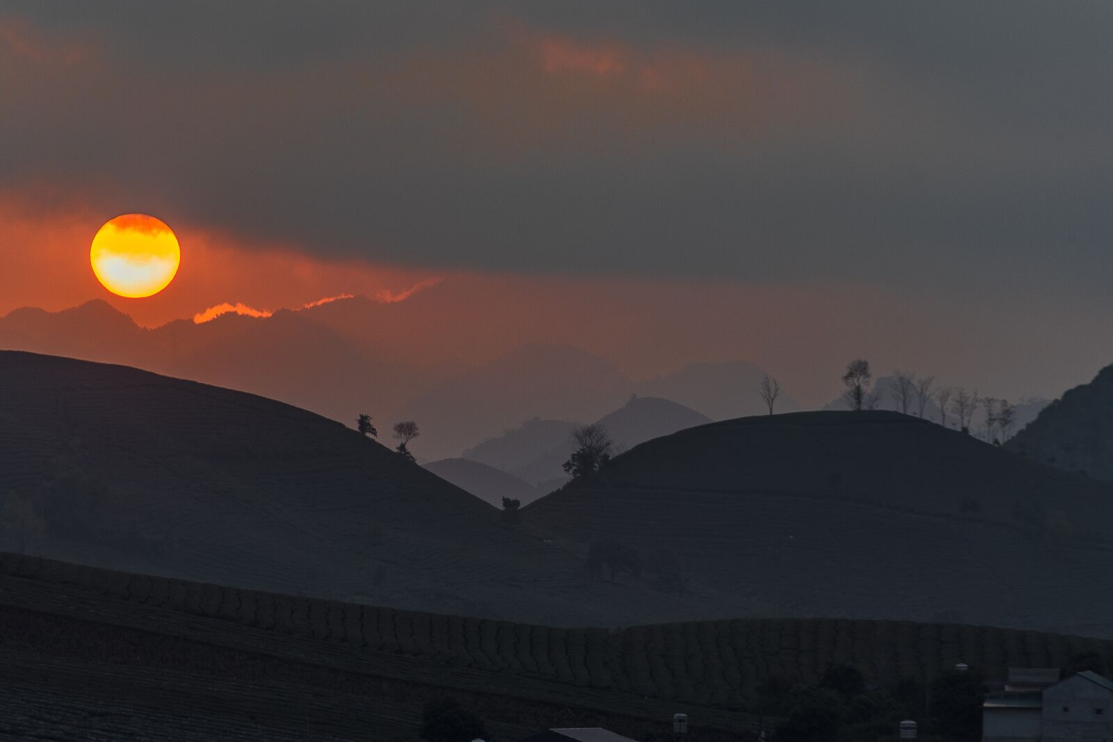 Nikon D750 sample photo. Dawn, the sun, mountain photography