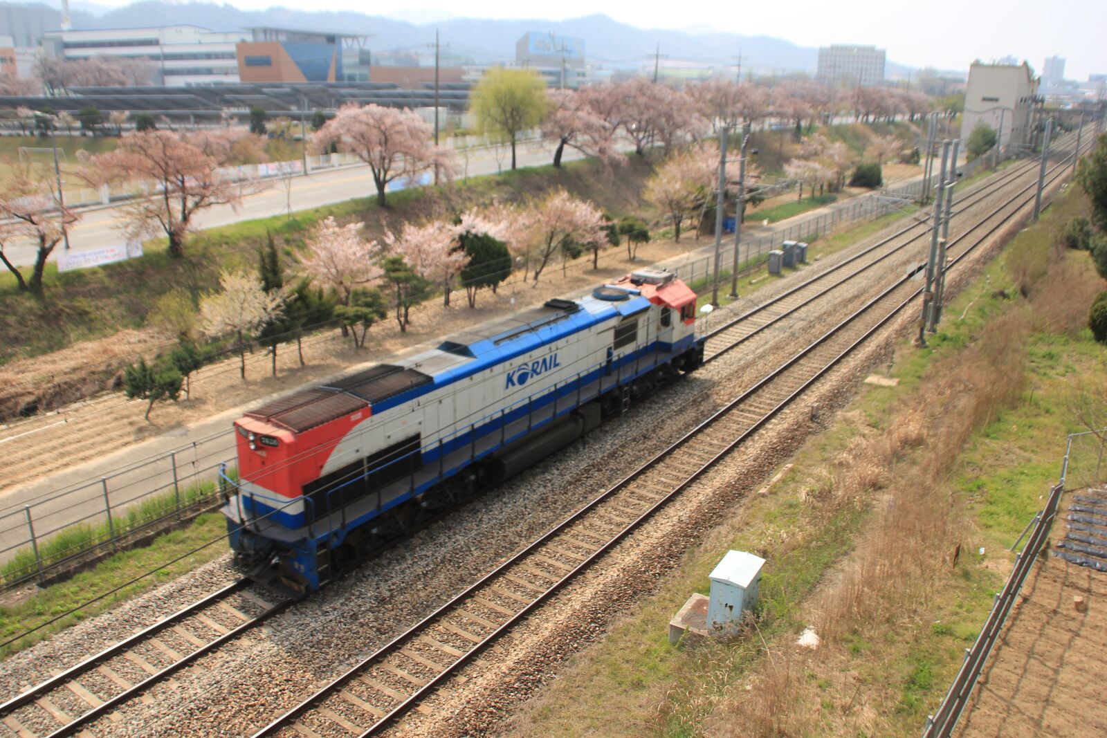 Canon EOS 600D (Rebel EOS T3i / EOS Kiss X5) sample photo. Korea, railway, transportation photography