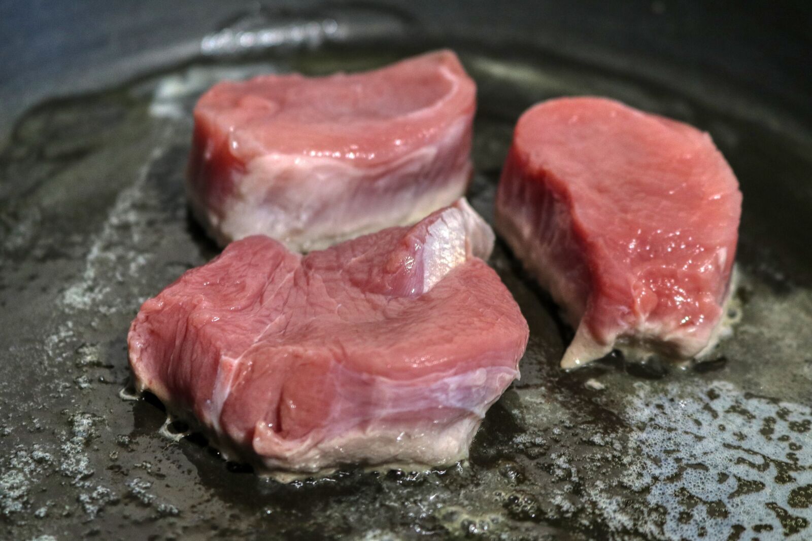 Canon EOS 80D sample photo. Pig, cook, fry photography