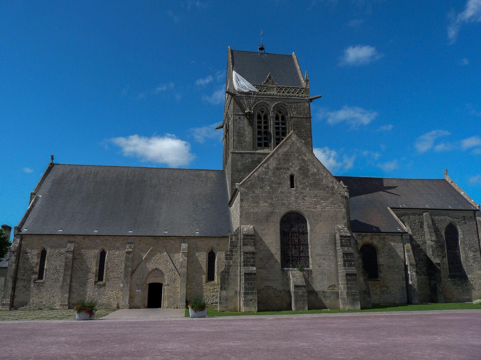 Panasonic Lumix DMC-FZ28 sample photo. Normandy, holy-mother-church, d day photography