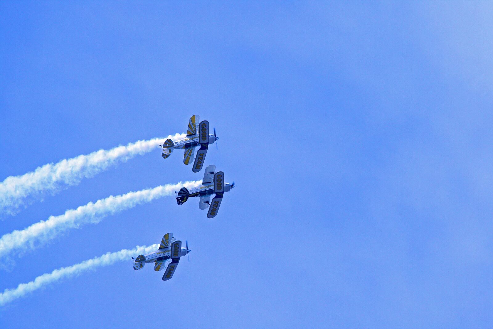 Canon EOS 400D (EOS Digital Rebel XTi / EOS Kiss Digital X) sample photo. Pitts special, team, aircraft photography