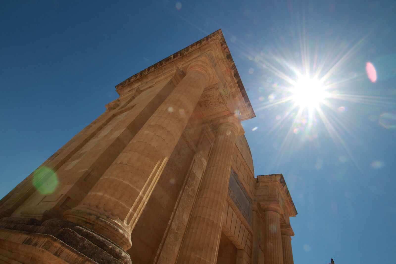 Canon EOS 700D (EOS Rebel T5i / EOS Kiss X7i) sample photo. Romans, city gate, sun photography