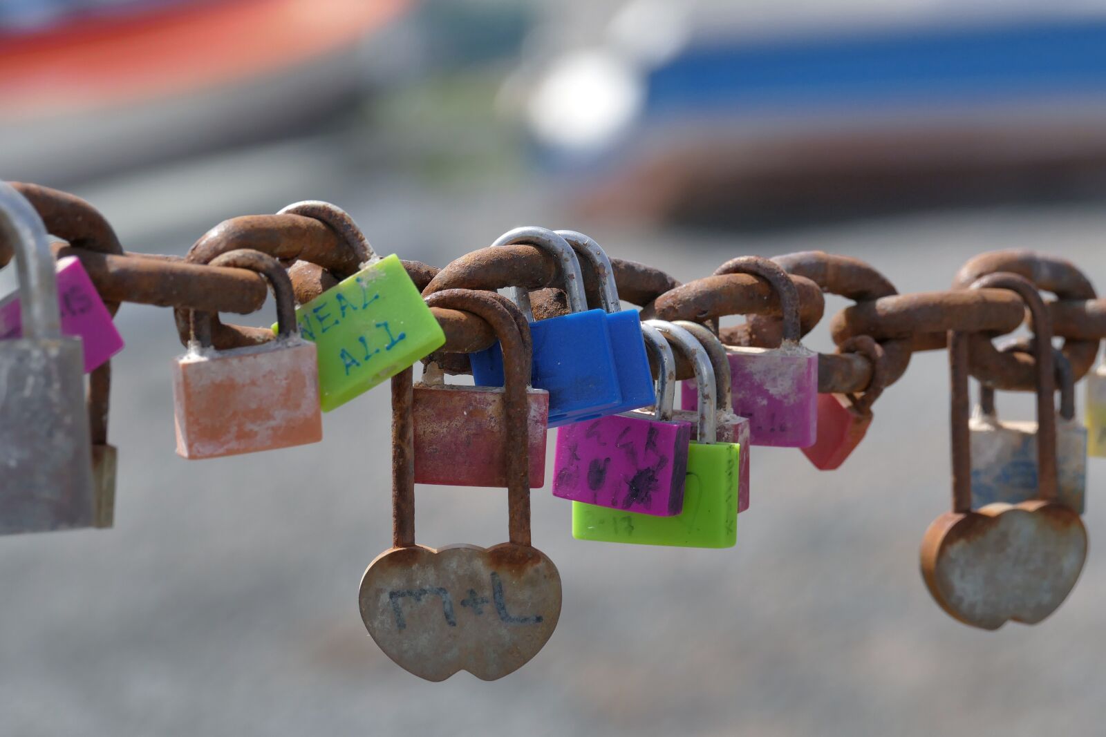Panasonic Lumix DMC-FZ1000 sample photo. By wlodek, padlocks, happiness photography