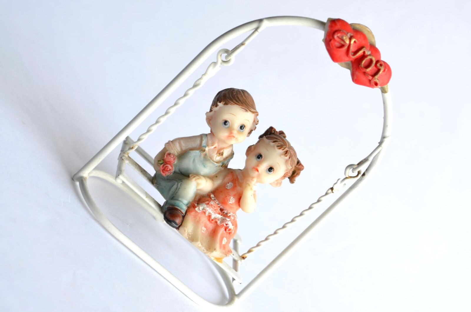 Nikon D5100 sample photo. Boyfriend, girlfriend, sculpture, toy photography