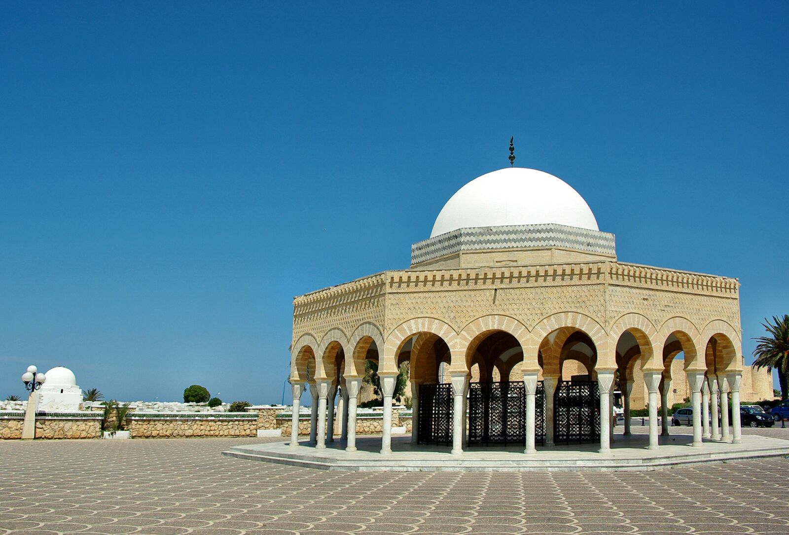 Pentax K200D sample photo. Tunisia, monastir, kiosk photography