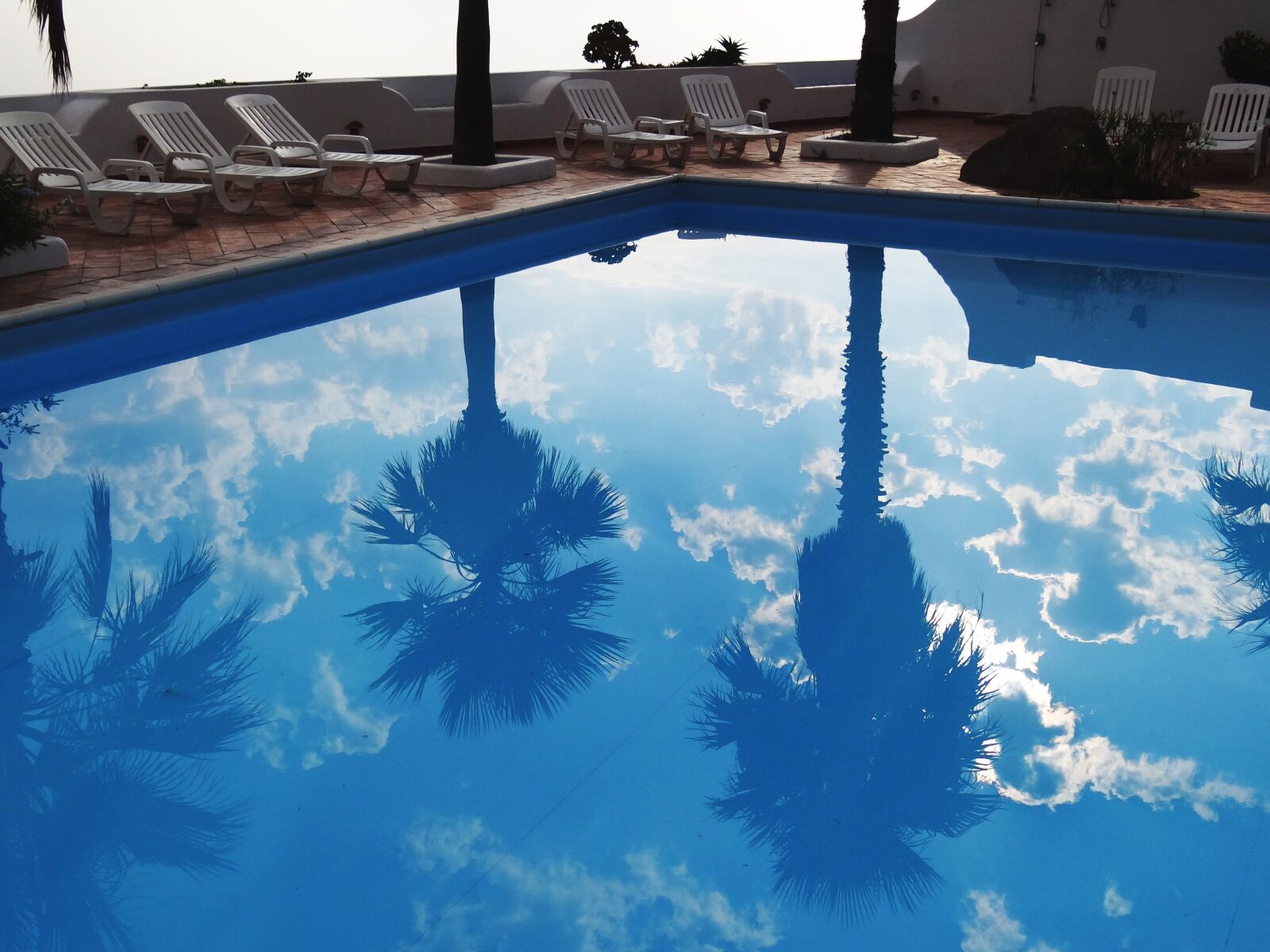 Sony Cyber-shot DSC-HX100V sample photo. Pool, swimming, vacations photography