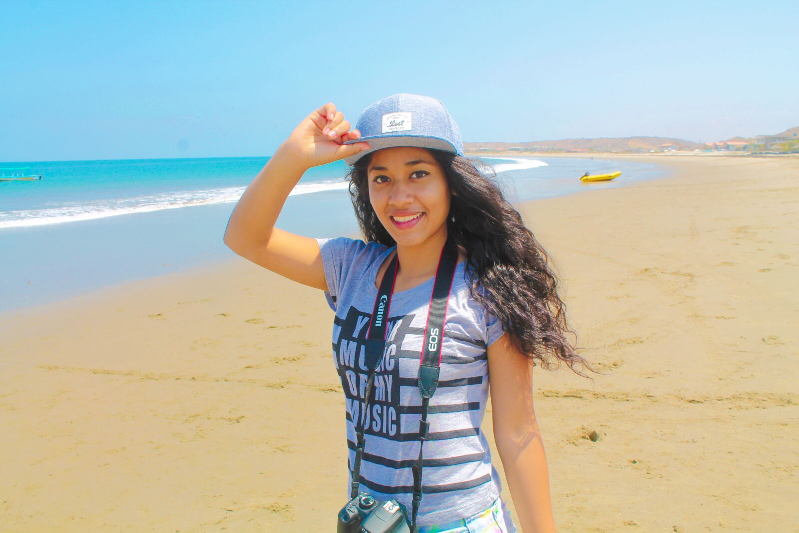 Canon EOS 1100D (EOS Rebel T3 / EOS Kiss X50) sample photo. Girl, beach, sea photography