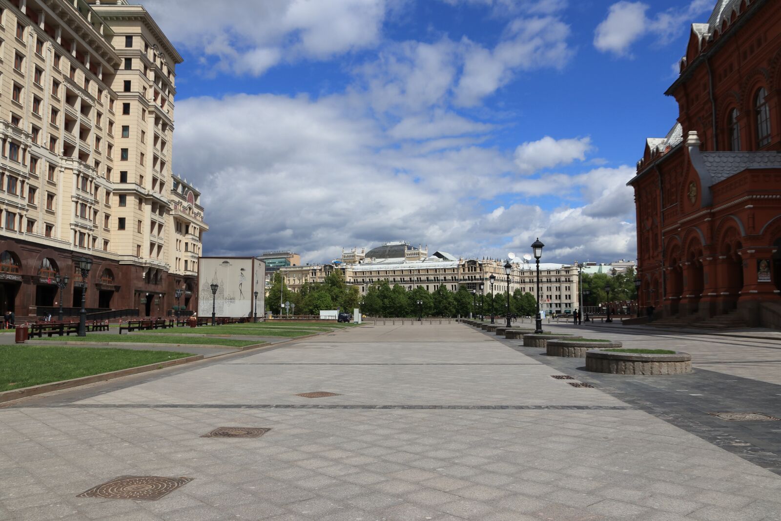 Canon EOS 77D (EOS 9000D / EOS 770D) sample photo. Area, void, moscow photography