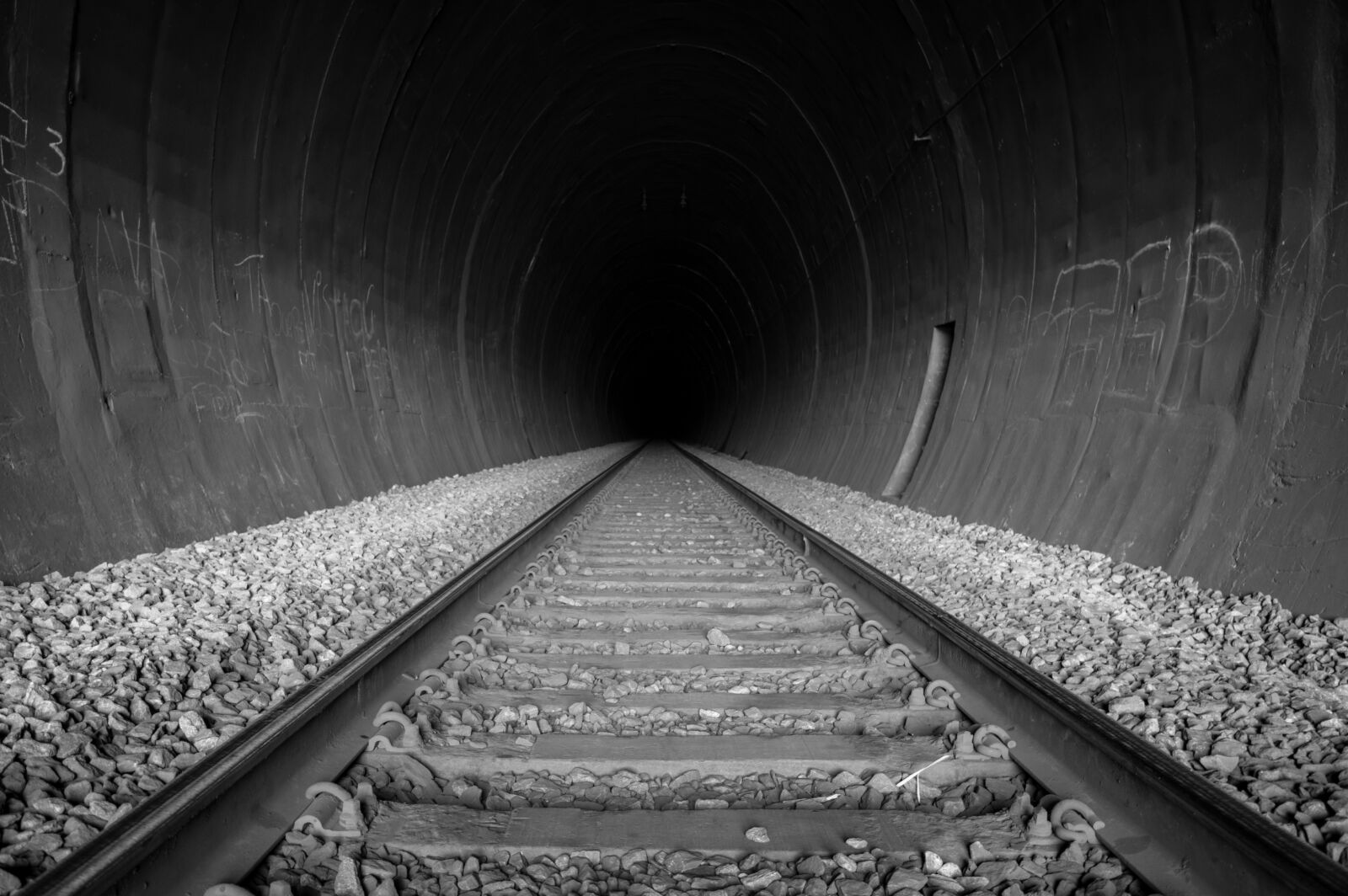 Nikon D3200 sample photo. Train, tunnel, lines photography