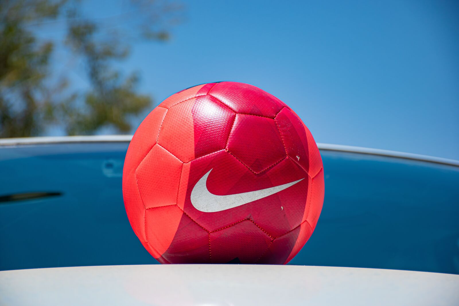 Nikon D5600 sample photo. Nike, soccer, football photography