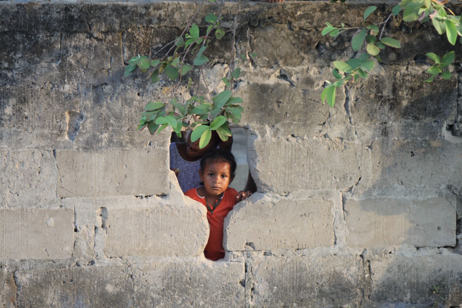 Canon EOS 500D (EOS Rebel T1i / EOS Kiss X3) sample photo. Africa, wall, child photography