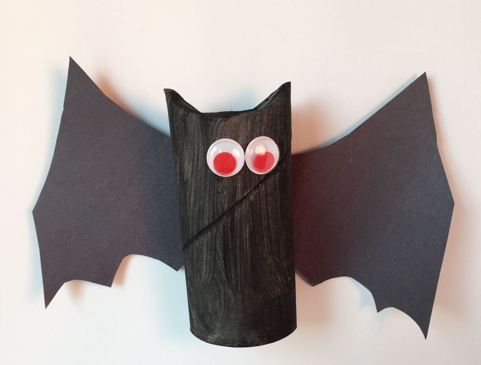 iPhone 6 Plus back camera 4.15mm f/2.2 sample photo. Bat, art, crafts photography