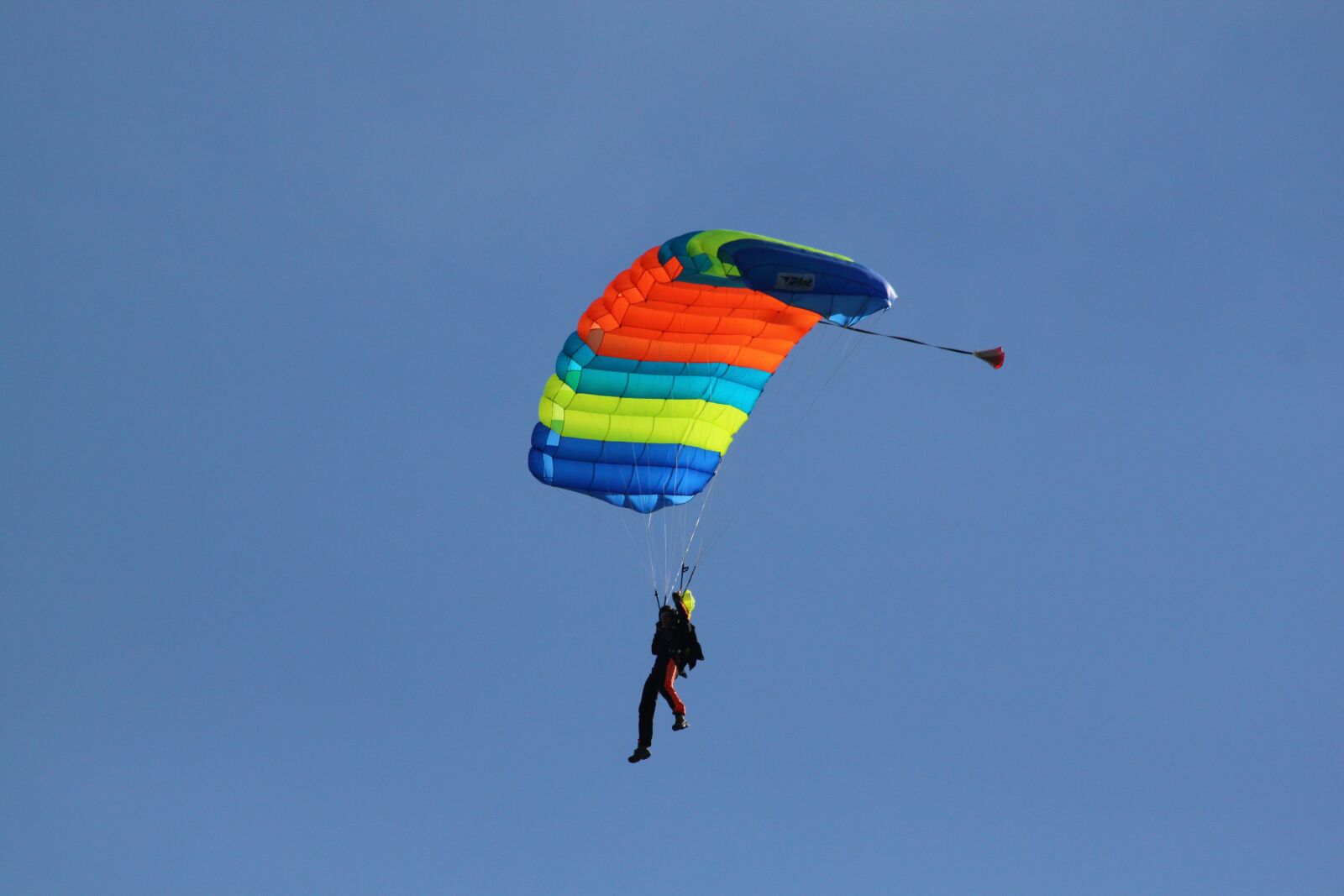 Canon EOS 500D (EOS Rebel T1i / EOS Kiss X3) sample photo. Parachute, flying, paragliding photography