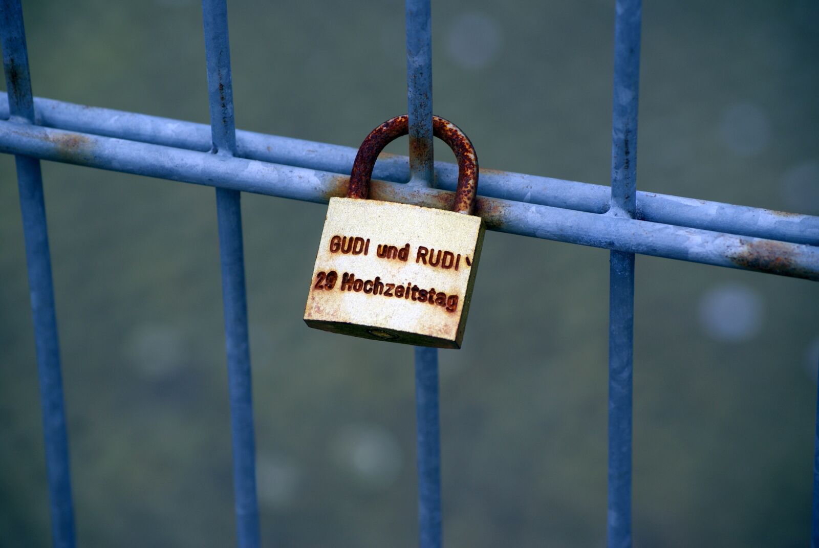 Sony Alpha DSLR-A200 sample photo. Castle, love castle, fence photography