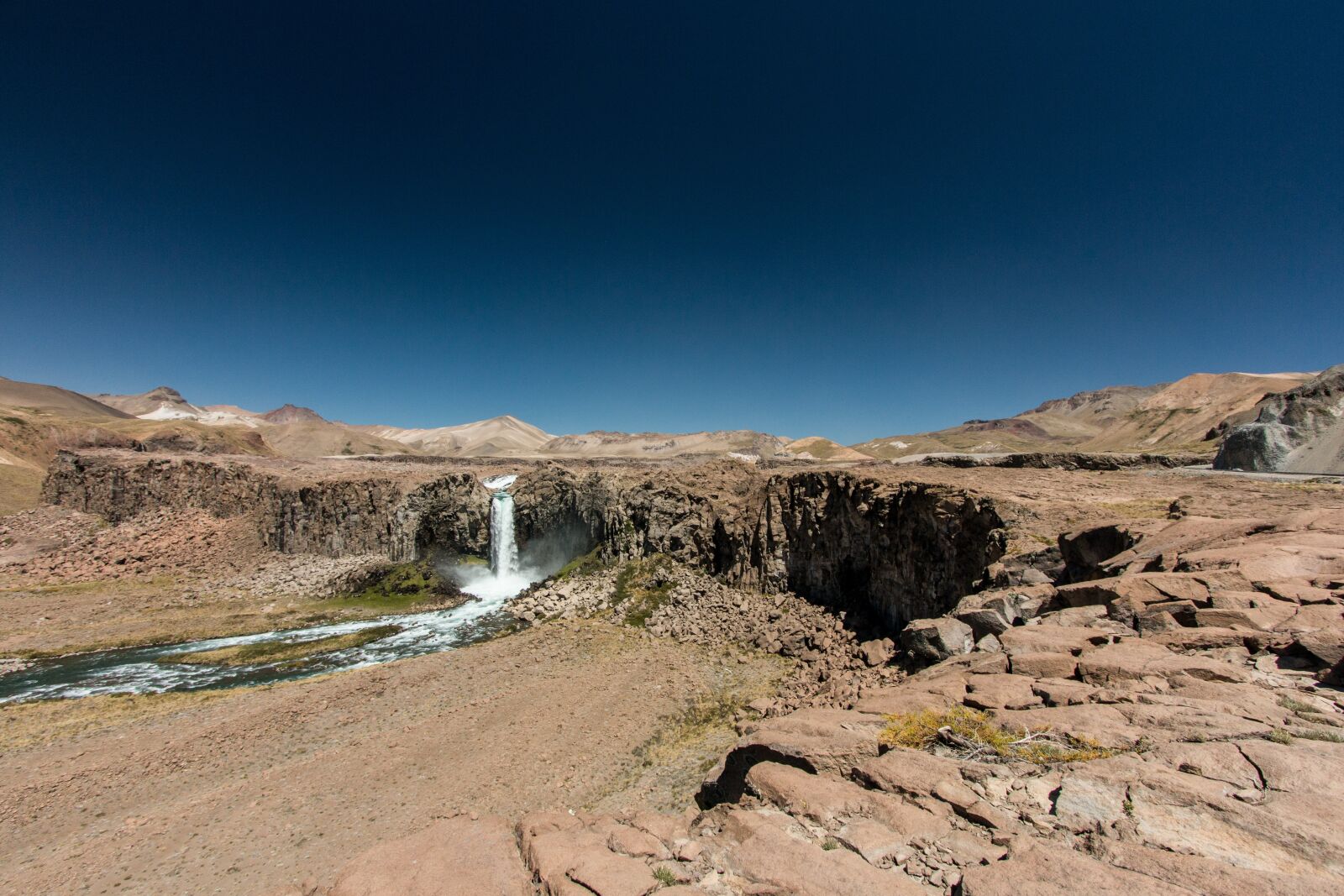Canon EF-S 10-22mm F3.5-4.5 USM sample photo. South america, chile, banos photography