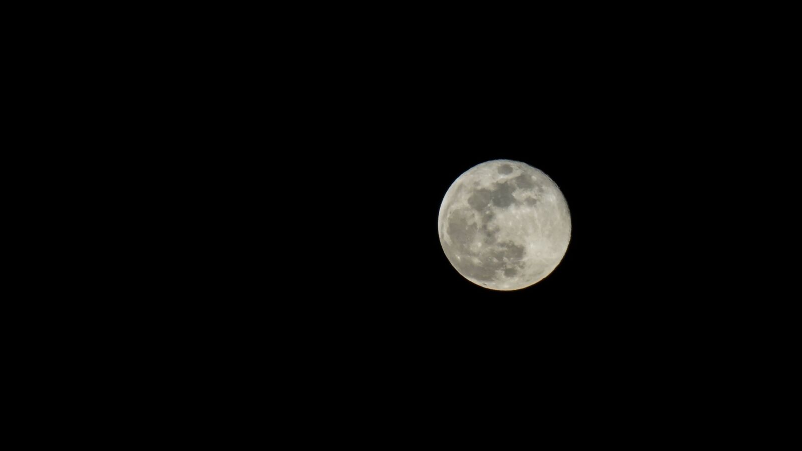 Sony Alpha a5000 (ILCE 5000) + Sony E 55-210mm F4.5-6.3 OSS sample photo. Moon, astronomy, lunar photography