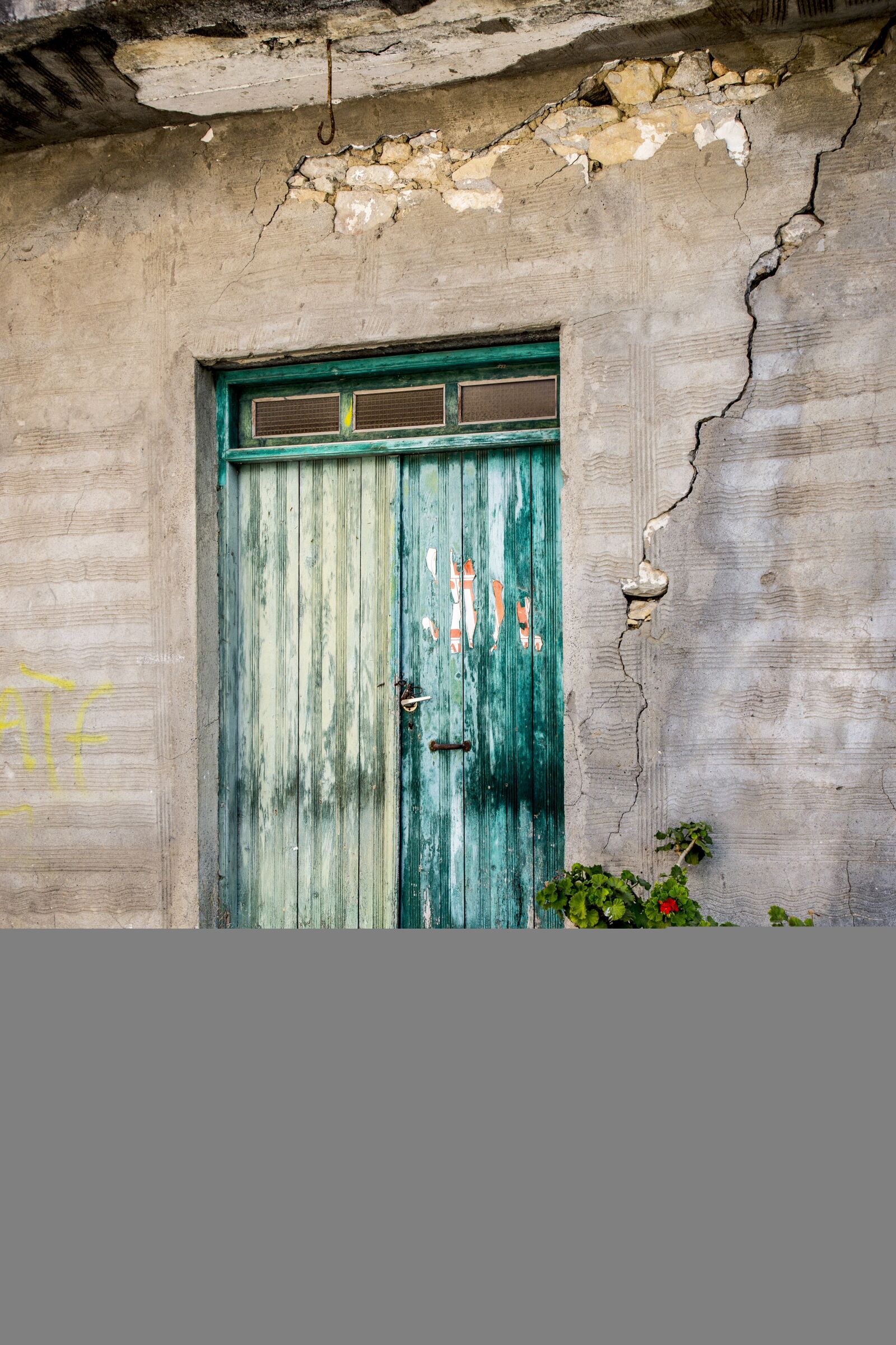 Canon EOS 6D + Canon EF 24-105mm F4L IS USM sample photo. Door, old, port photography