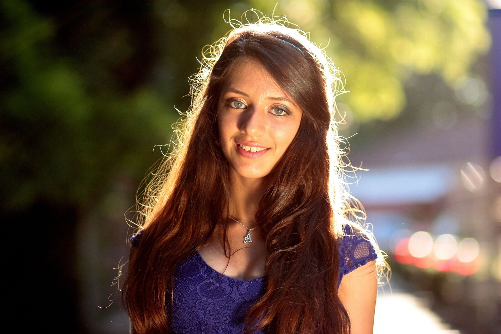 Canon EOS 450D (EOS Rebel XSi / EOS Kiss X2) sample photo. Girl, long hair, blue photography