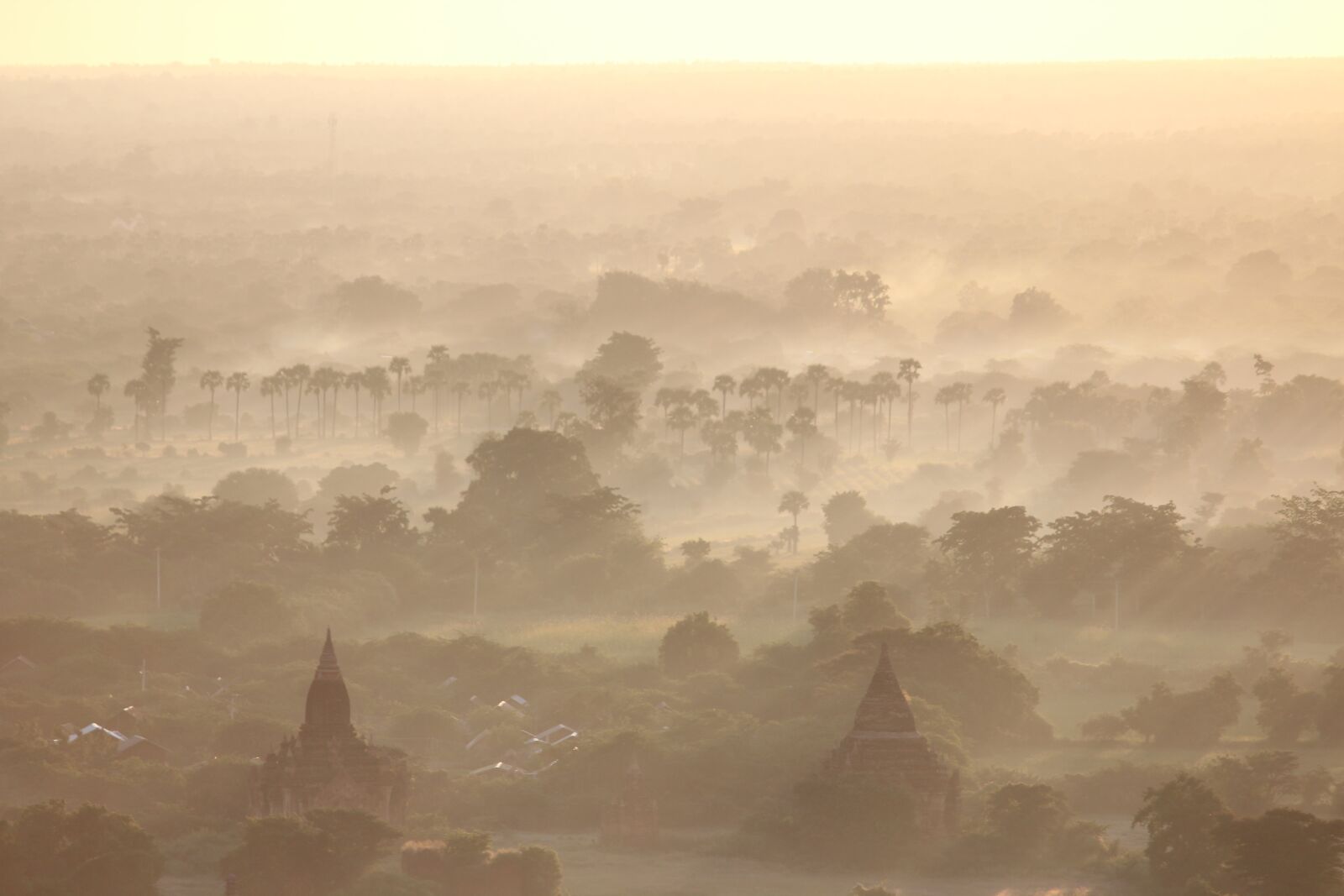 Canon EOS 600D (Rebel EOS T3i / EOS Kiss X5) sample photo. Bagan, temple level, fog photography