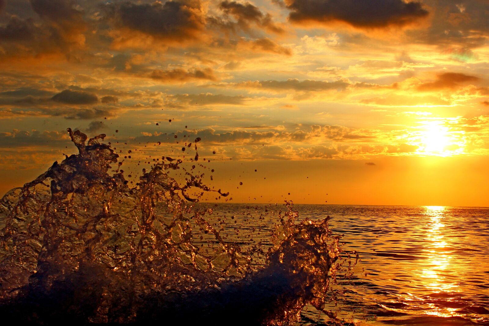 Canon EOS 600D (Rebel EOS T3i / EOS Kiss X5) sample photo. Sunset, sun, twilight photography