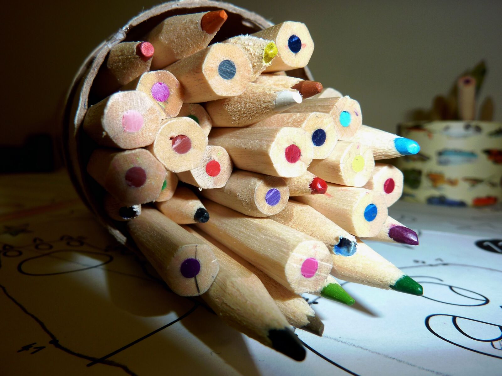Panasonic DMC-TZ7 sample photo. Pens, colored pencils, paint photography