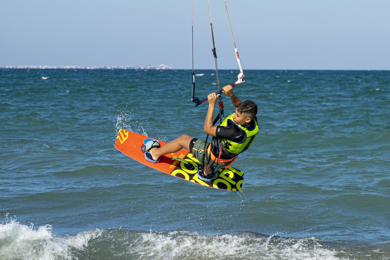 Sony a7 II + Sony FE 70-200mm F4 G OSS sample photo. Kite, surf, extreme photography