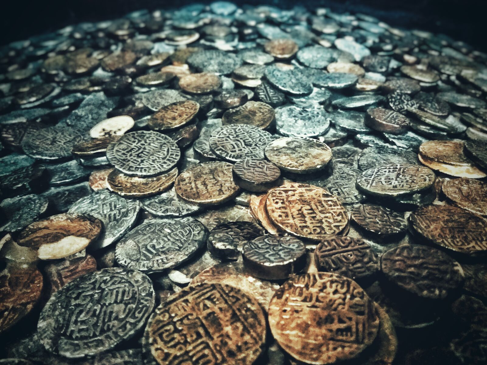 Xiaomi Redmi Note3 sample photo. Ancient, bronze, coins, gold photography
