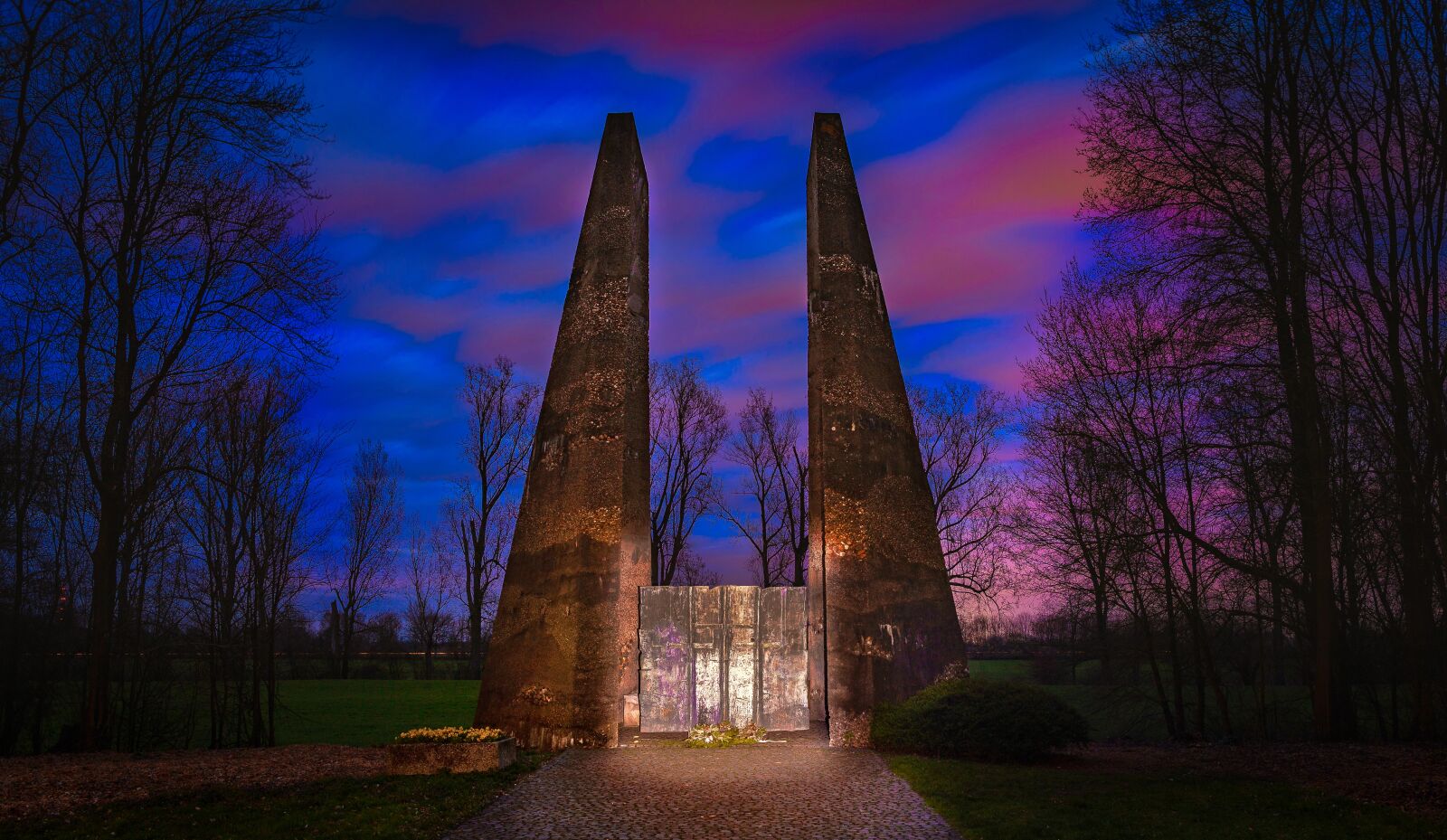 Canon RF 35mm F1.8 IS STM Macro sample photo. Monument, architecture, war photography