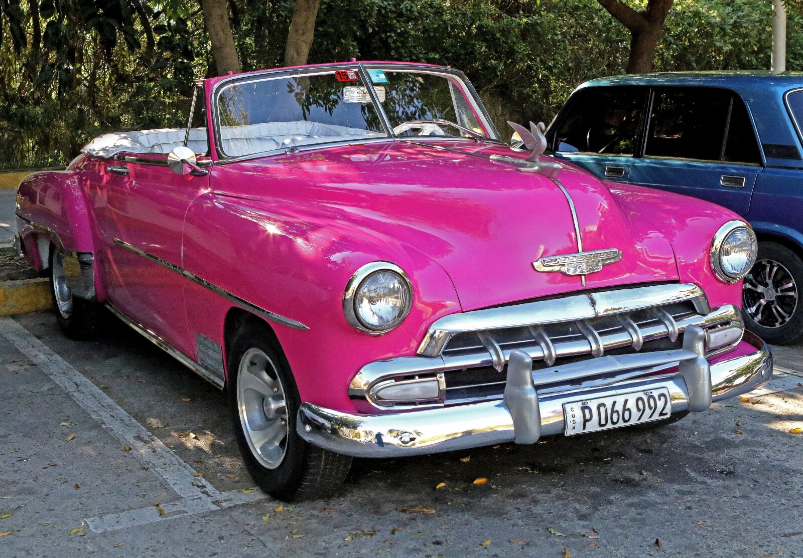 Canon EOS 7D Mark II sample photo. Cuba, antique car, retro photography