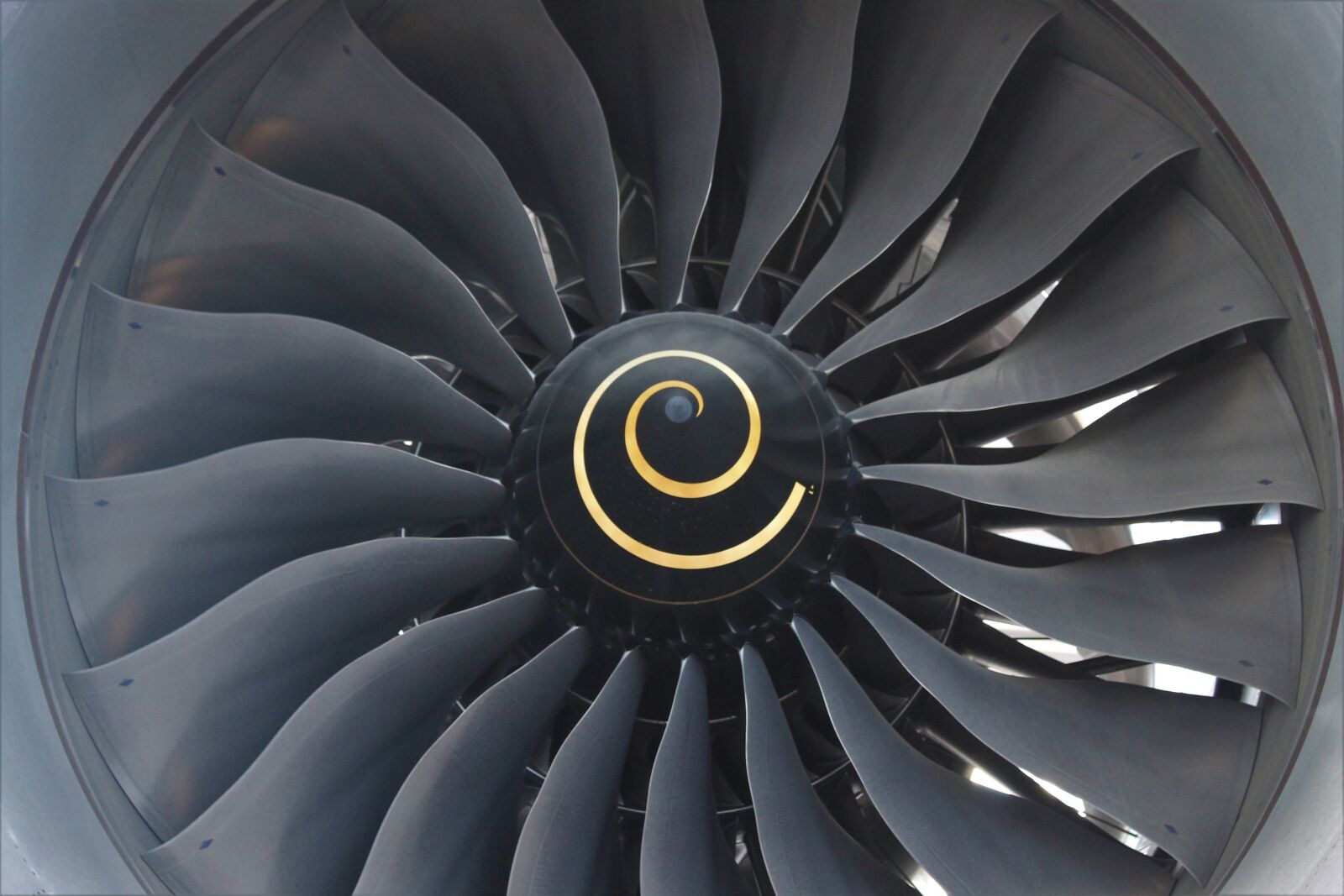 Canon EOS 1300D (EOS Rebel T6 / EOS Kiss X80) sample photo. Turbofan, engine, airplane photography
