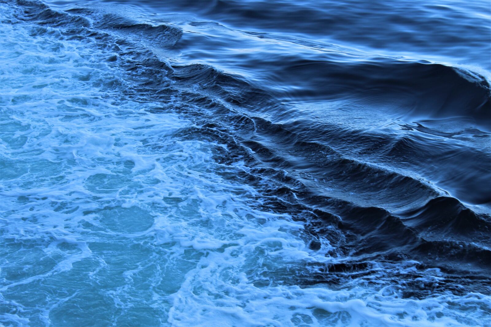 Canon EOS 1300D (EOS Rebel T6 / EOS Kiss X80) sample photo. Ocean, water, wave photography
