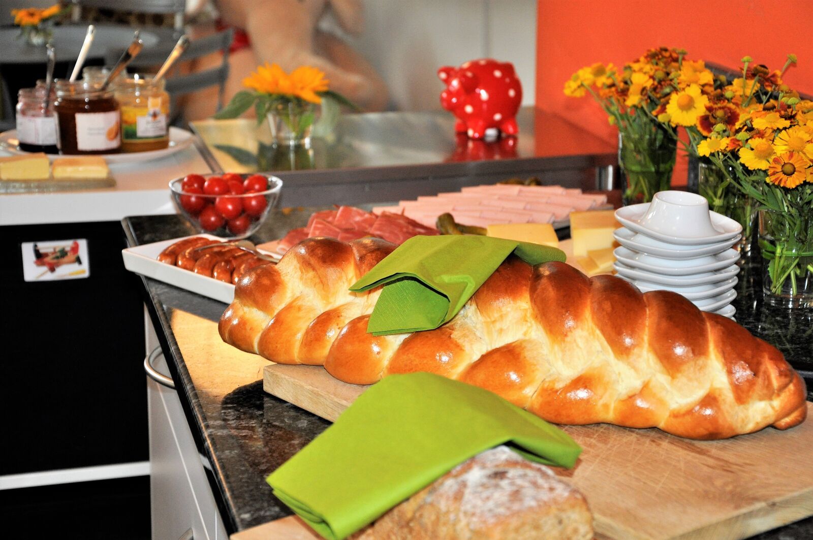 Nikon D5000 sample photo. Plait, breakfast buffet, bake photography