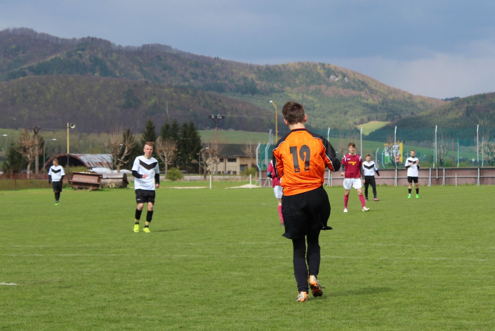 Canon EOS 1300D (EOS Rebel T6 / EOS Kiss X80) sample photo. Goalkeeper, the trench, football photography