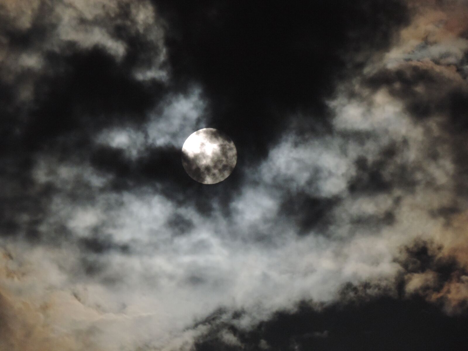 Nikon Coolpix P520 sample photo. Moon, clouds, sky photography