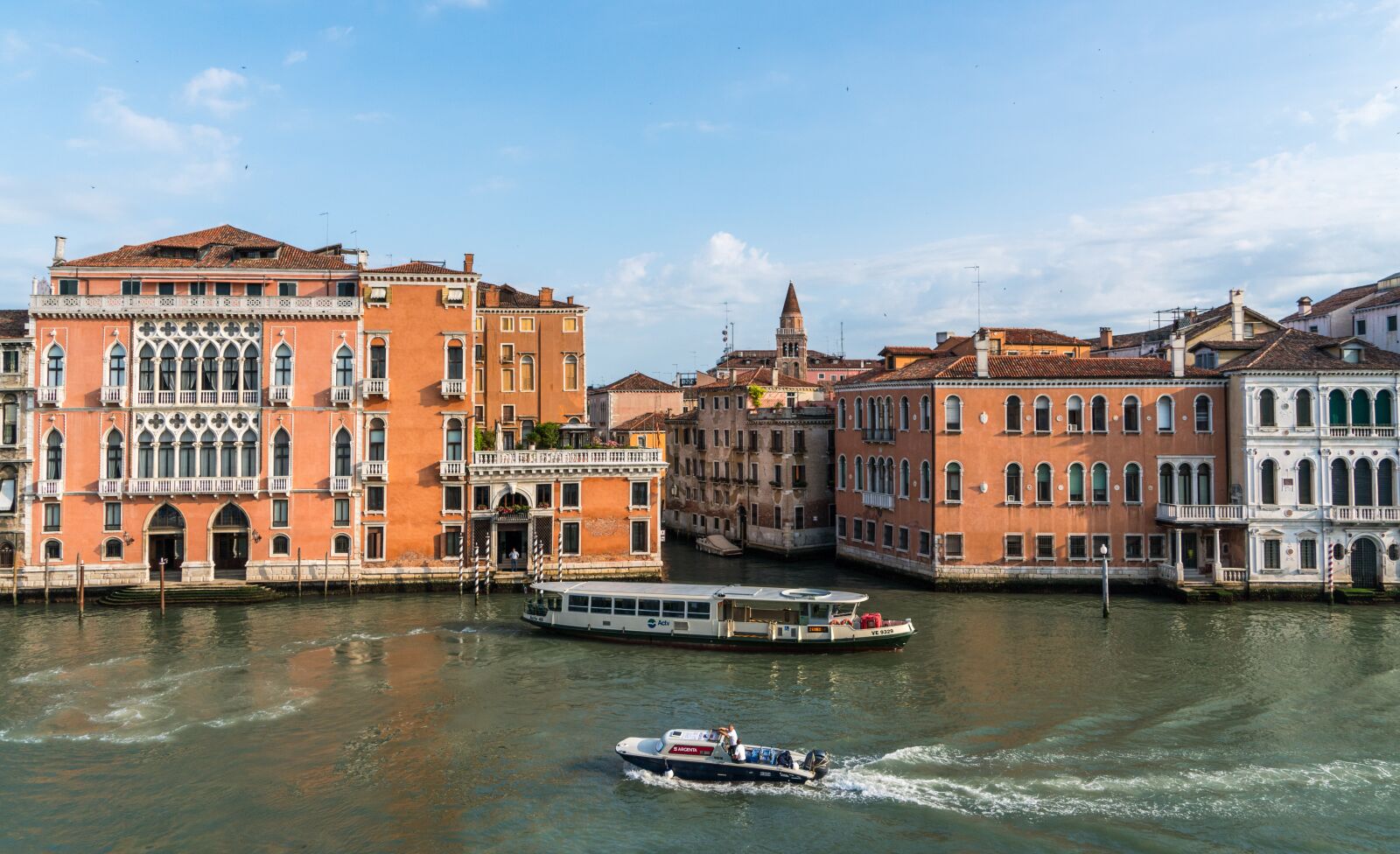 Sony a7R II + Sony FE 24-240mm F3.5-6.3 OSS sample photo. Venice, italy, outdoor photography
