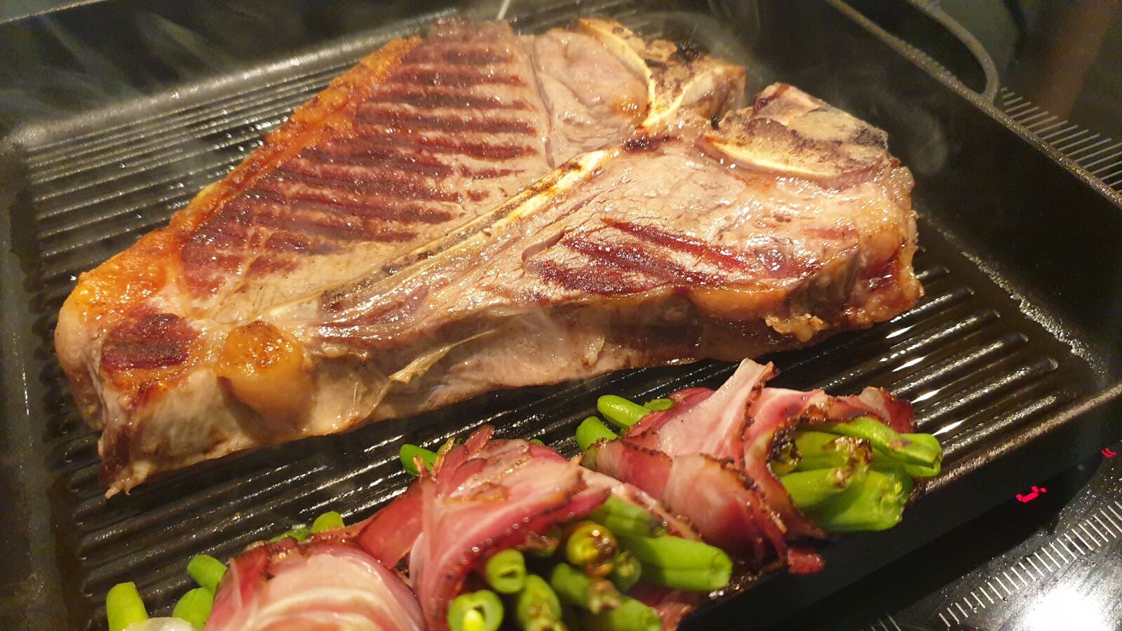 Samsung Galaxy S9+ sample photo. Steak, eat, cook photography