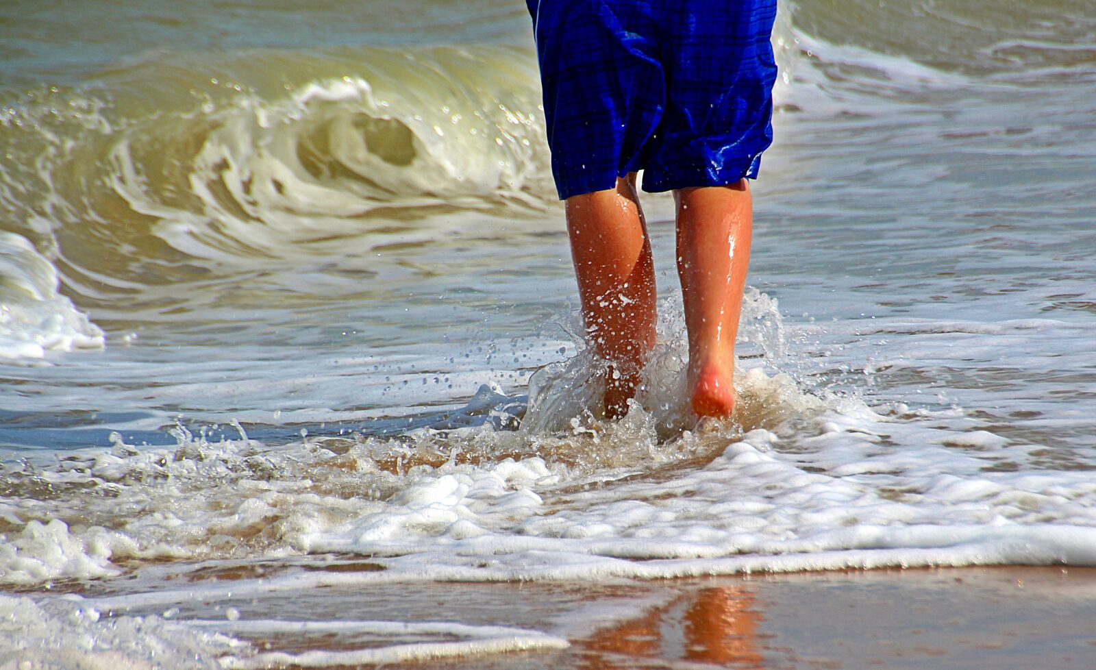 Canon EOS 650D (EOS Rebel T4i / EOS Kiss X6i) sample photo. Feet, legs, sand photography
