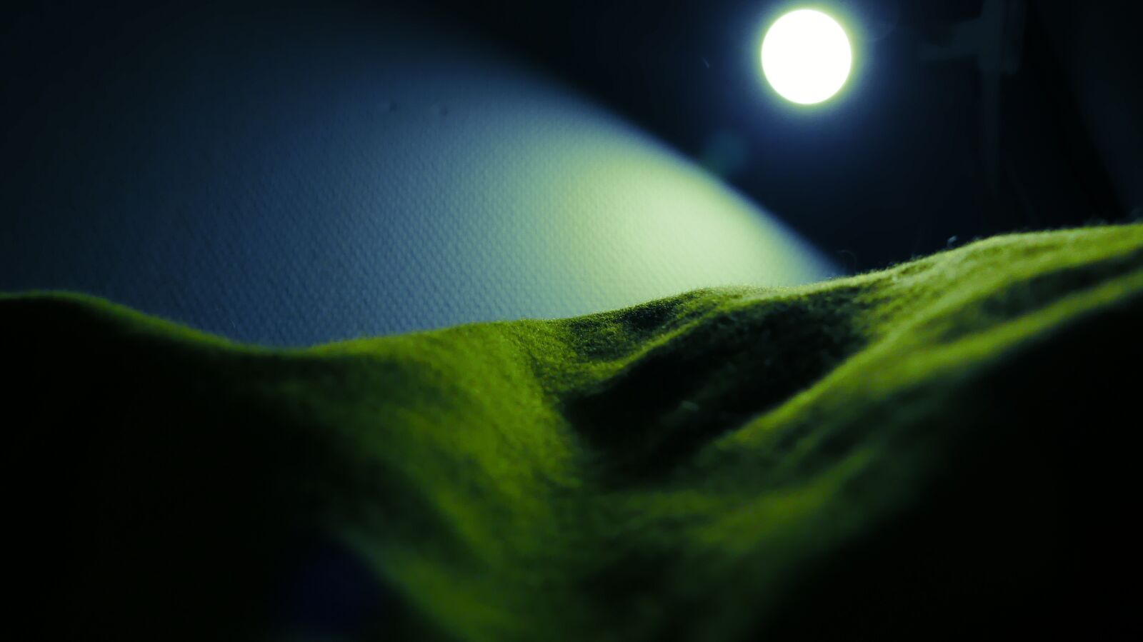 Panasonic Lumix DMC-FZ300 sample photo. Light, dark, pillow photography