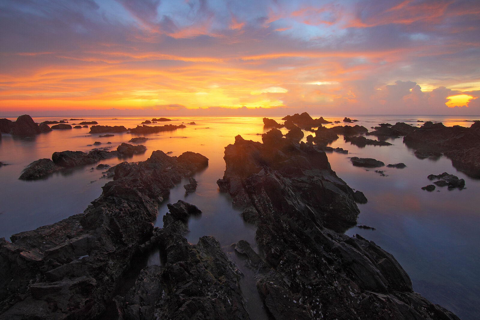 Canon EOS 50D sample photo. Rocks, near, the, body photography