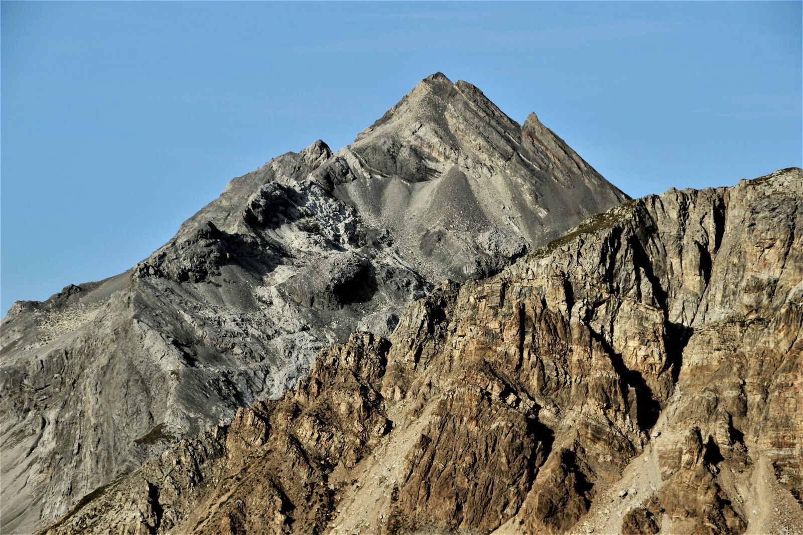 Canon EOS 600D (Rebel EOS T3i / EOS Kiss X5) + Canon TS-E 90mm F2.8 Tilt-Shift sample photo. Mountain, nature, landscape photography