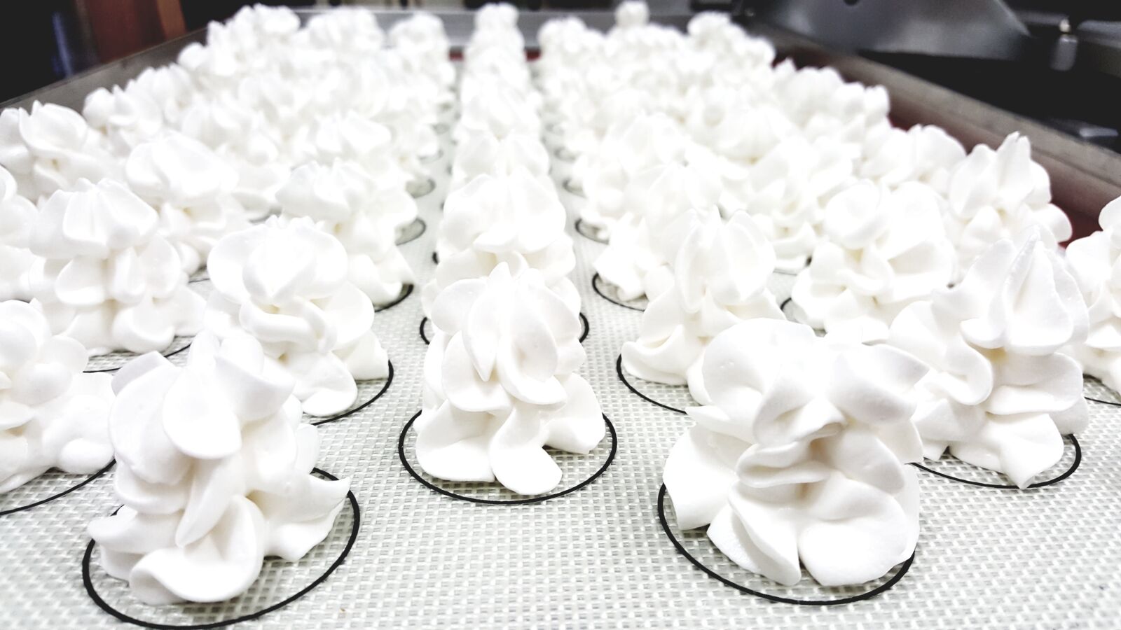 Samsung Galaxy Note5 sample photo. Meringue, sweet, dessert photography