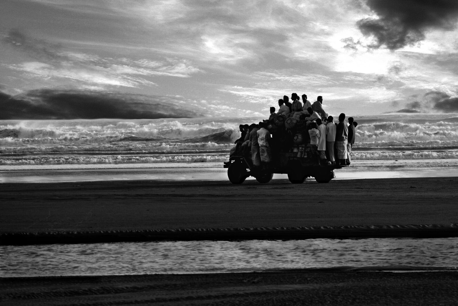 Canon EOS 5D sample photo. Bangladesh, man, bus photography